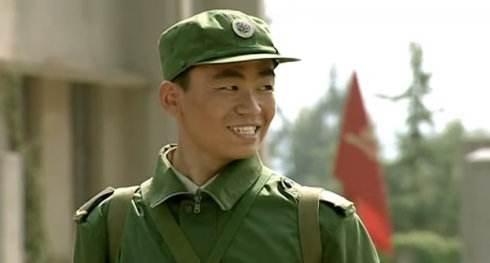《士兵突击》团长为啥派许三多一个人守连半年,其实原文有解释