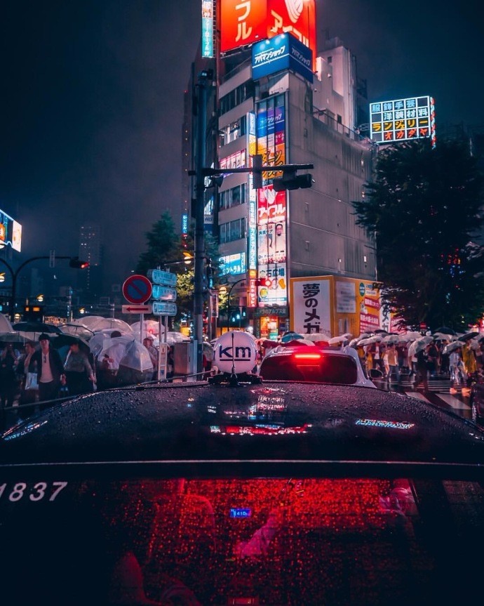 华灯初上的东京街头熙熙攘攘而你躲在哪个街角67676767