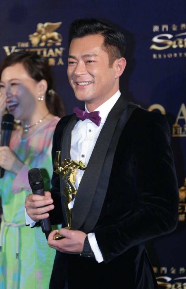 古天乐终获影帝殊荣,实至名归笑开花