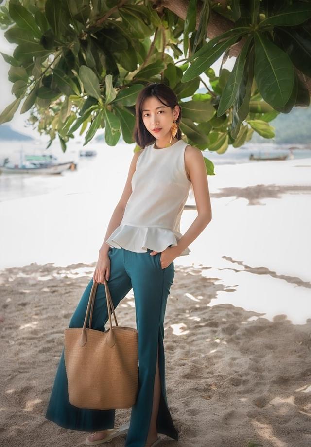 温雅穿牛仔短裙一口气连系5颗纽扣都还嫌胖网友彻底服了