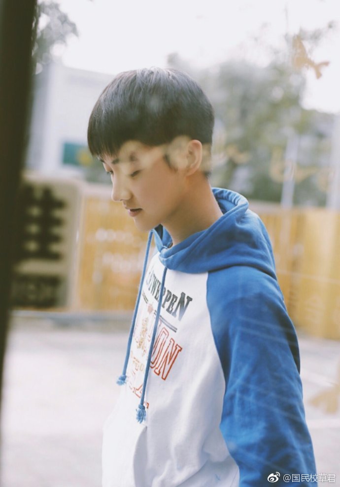 温暖阳光还有点逗的少年--官锦梁_新浪看点