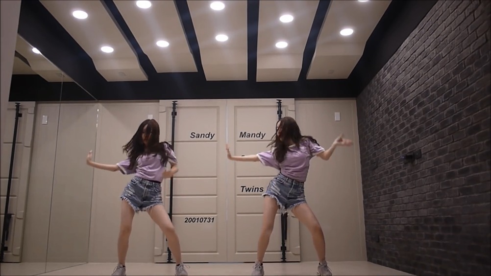 台湾双胞胎姐妹花翻跳blackpink《forever young》,越来越棒了!