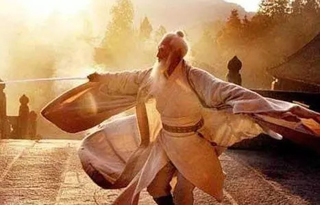 金庸笔下十大神剑,此人独占三把,其中一把造就了一位绝顶高手!