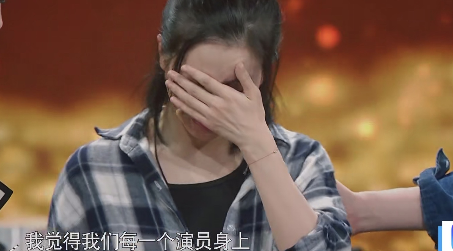 李晟现场委屈大哭,沦落当配角,导师批评都不给她,徐峥道出真相