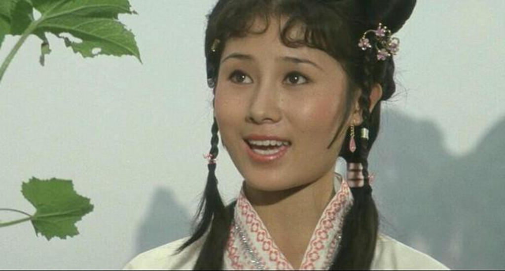 李连杰前妻黄秋燕近照57岁气质依旧网友完全不输利智