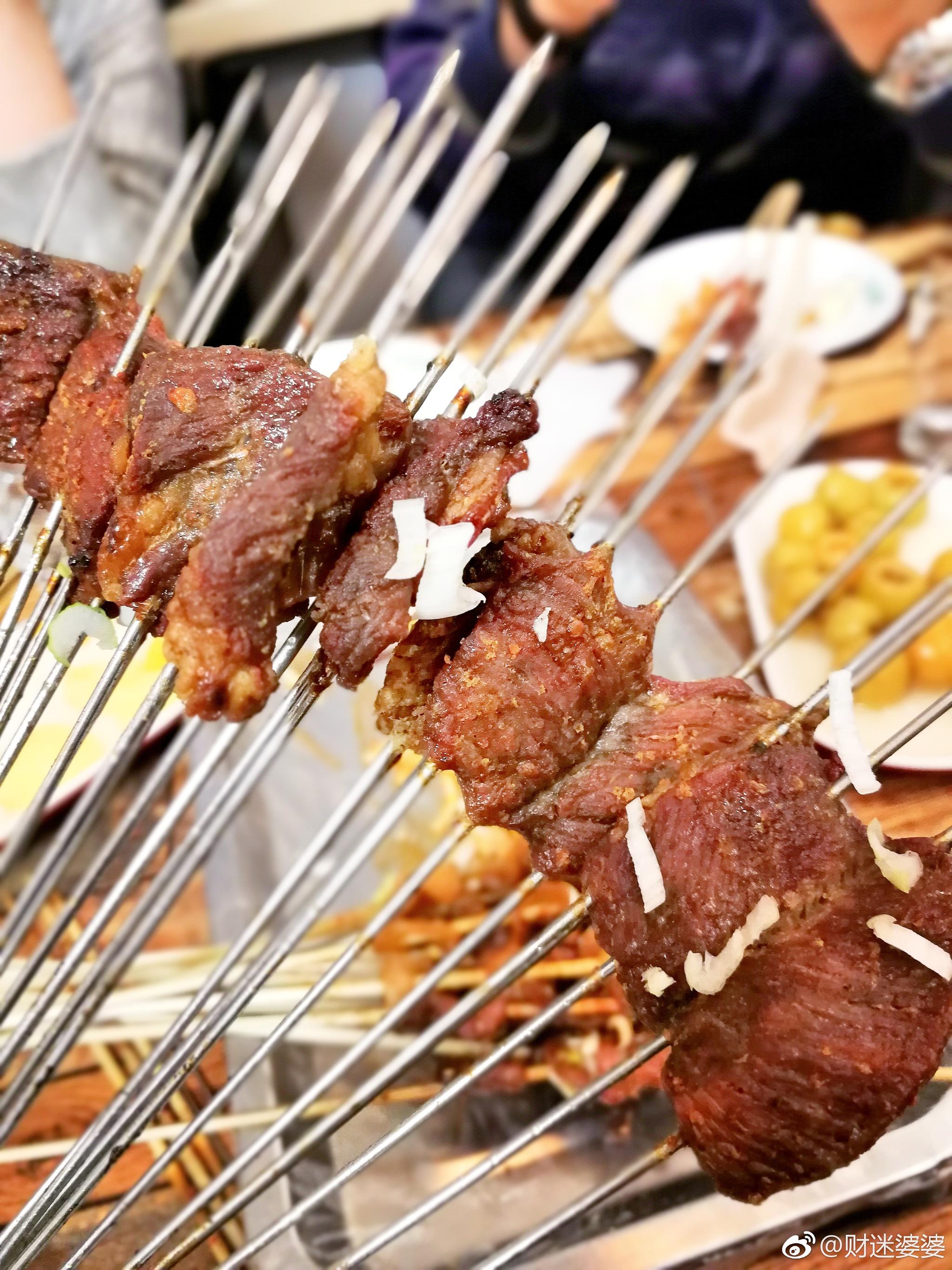 鹤岗小串三分熟,这很鹤岗.