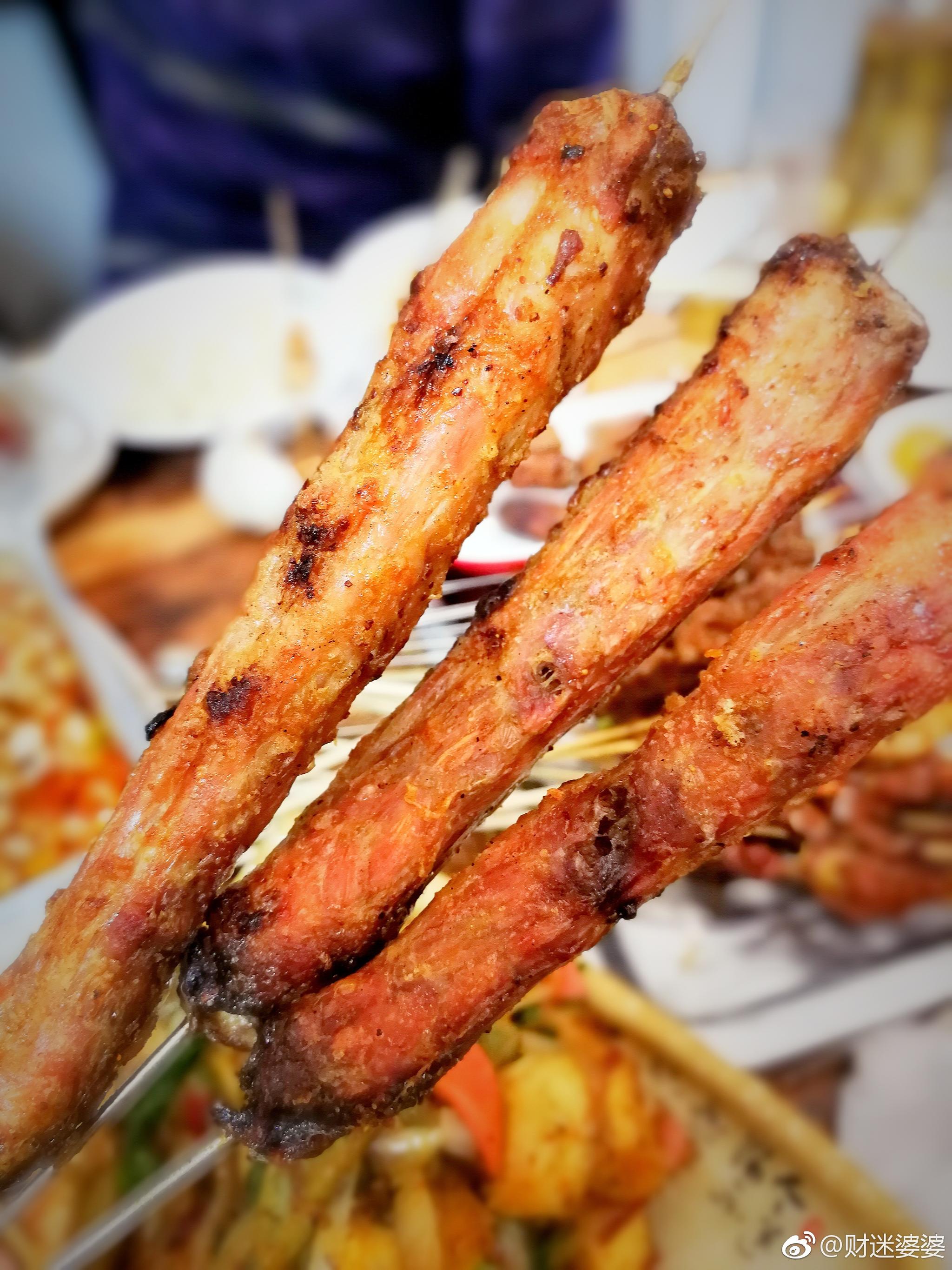 鹤岗小串三分熟,这很鹤岗.