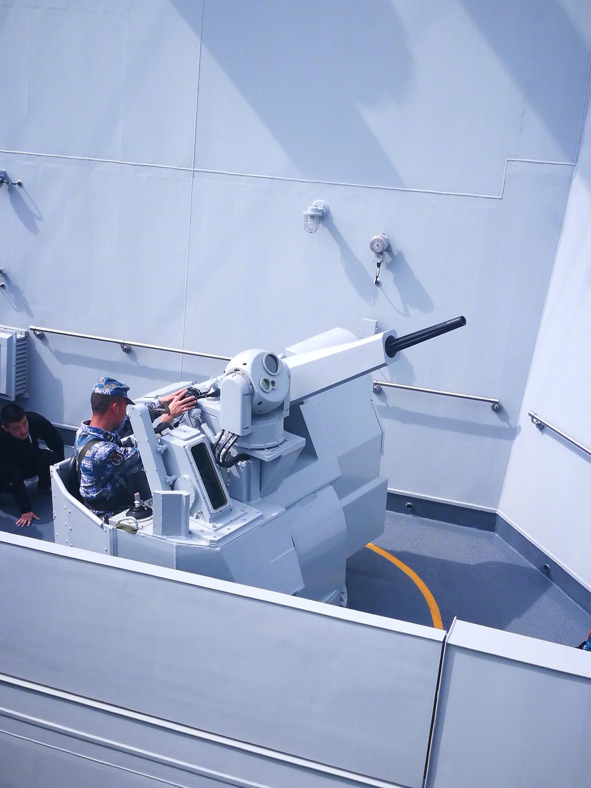 h/pj17型单管30毫米舰炮,是中国研制的一种新型小口径舰炮.