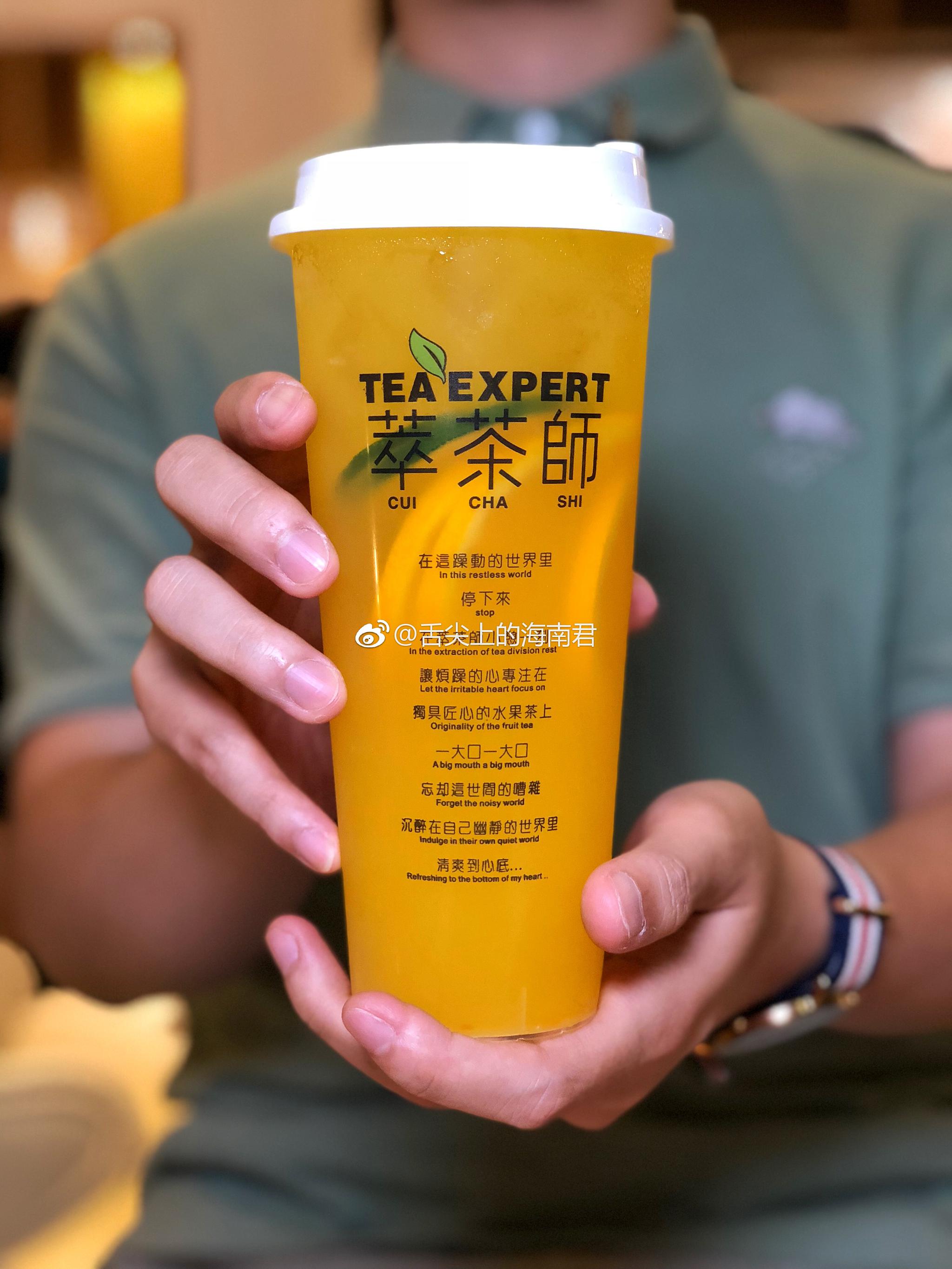 这家店的装潢从色调到摆设到植物都是温暖情新的风格