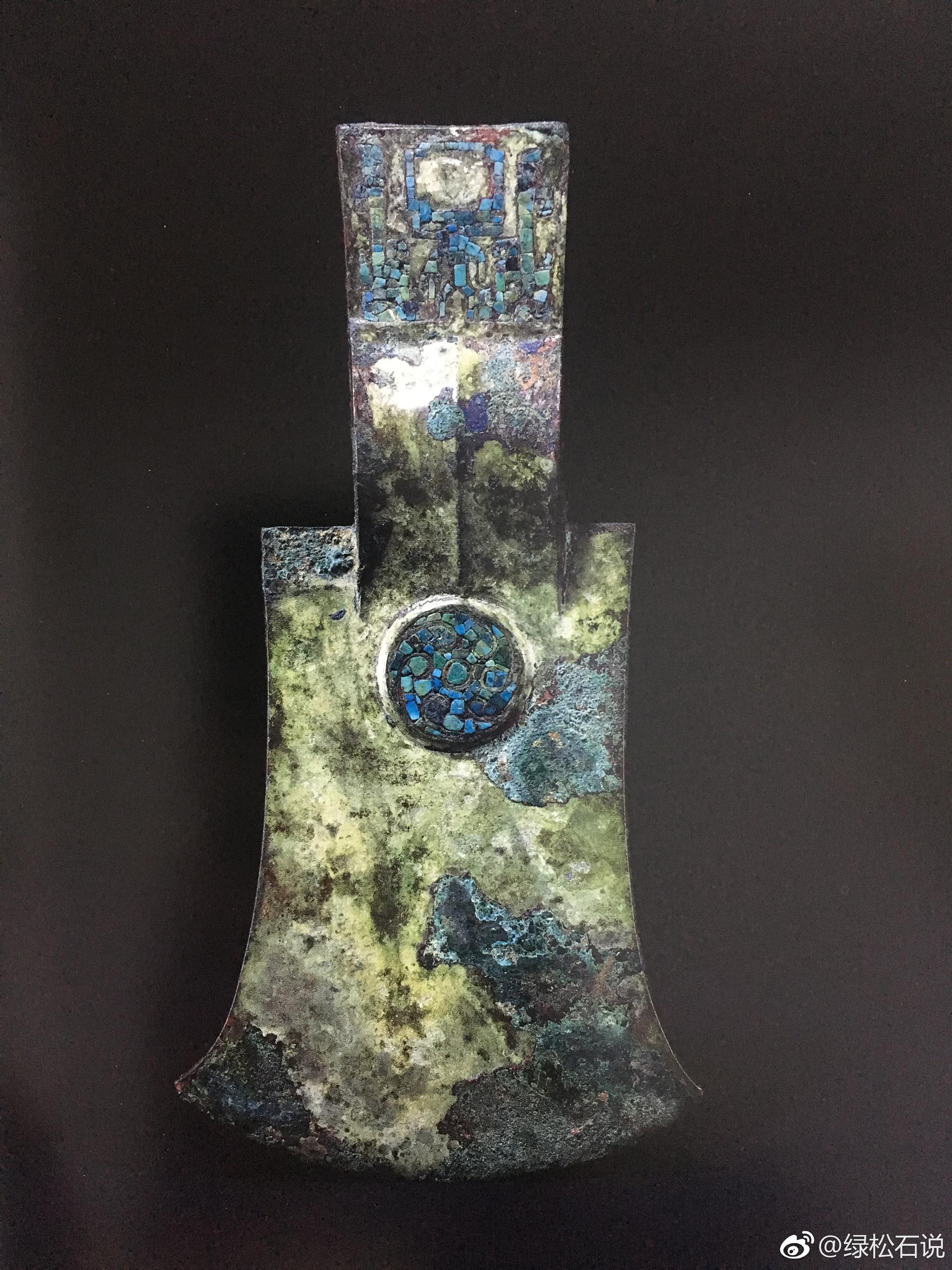 钺yuè古代兵器形似板斧青铜或铁制成