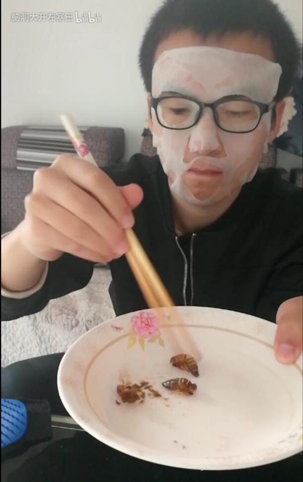 ig粉丝为了战队生吃蟑螂,足球篮球的观众也没电竞这么疯狂吧?