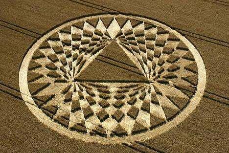 揭秘世界未解之谜麦田怪圈真的是某些人类做出来的