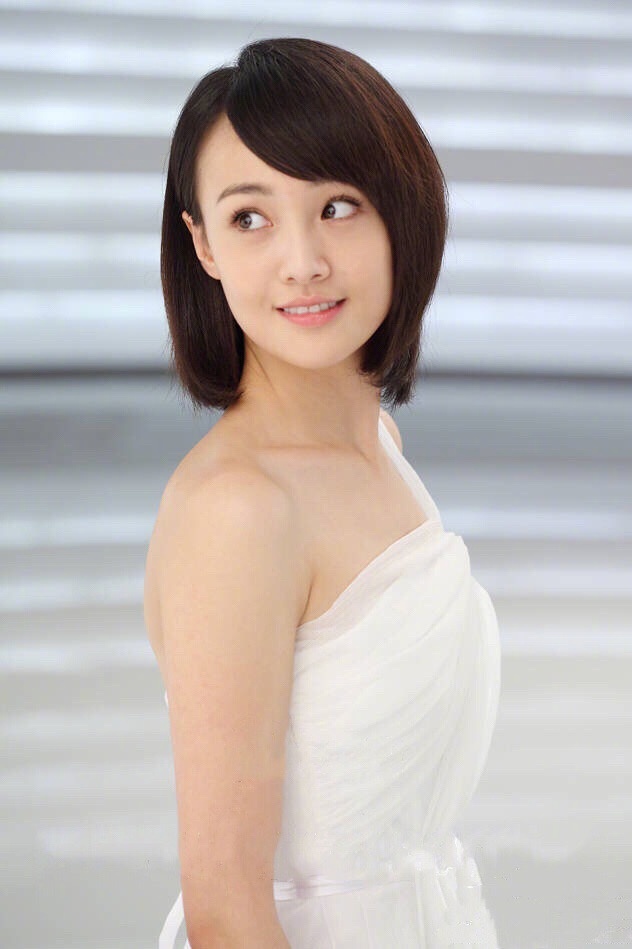 翻到郑爽一组旧照,软糯软糯的,十分清纯,满脸的胶原蛋白