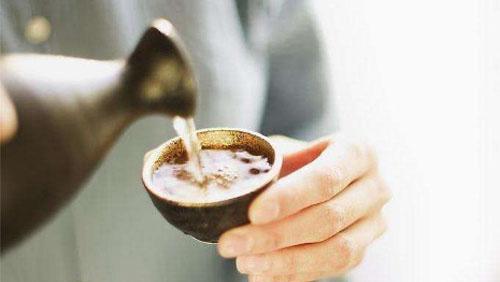 一窝能上百斤鱼的自制饵料, 白酒加蜂蜜鱼儿很