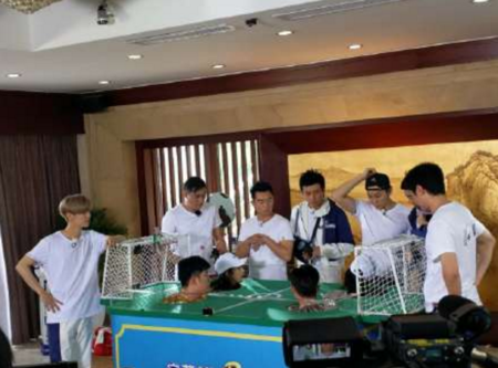 杨幂和好闺蜜Baby《跑男》合体,网友:可惜迪丽热巴走了!