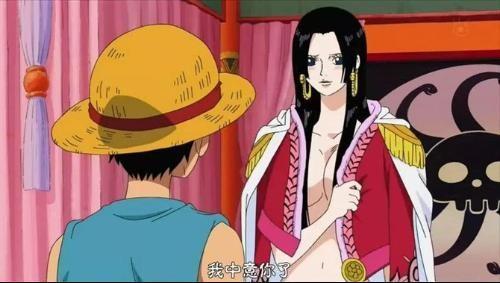 分析:海贼王里路飞对女帝的态度,很不一样