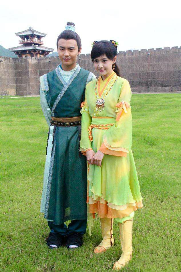 《古剑奇谭》两人合影《美人私房菜》剧照何炅评价郑爽和马天宇是比
