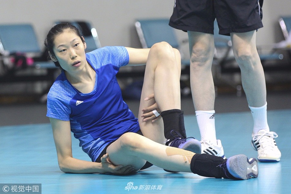 中国女排大部队完成会师 袁心玥躺姿令人眼前一亮