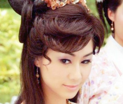 但是类型要多得多,在《八仙全传》里面出演的何仙姑就很漂亮,还有在