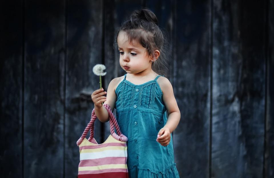 辣妈挑连衣裙, 女儿美如小仙女, 总有一款适合你女儿