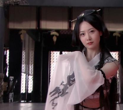 白冰《神话》六大最美造型,白衣长发美若仙子,猎装造型美翻了|白冰|猎装|造型_新浪新闻