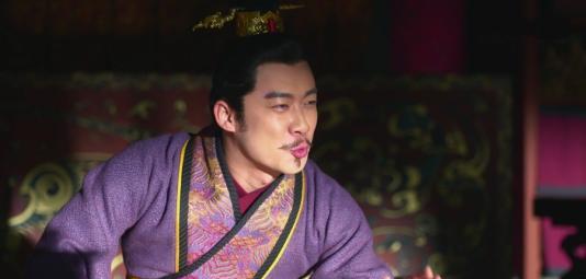 芈月传中的楚怀王,一脸昏君相有了楚怀王被扣的先例,难怪赵惠文王不想