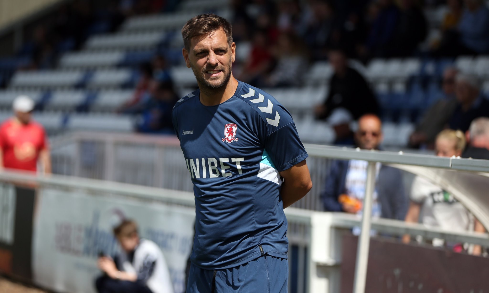 北京时间今晚结束的一场新赛季前最后一场热身赛, 阿松巴隆加戴帽