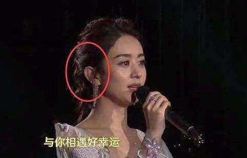 明星耳朵上的耳返是什么?易烊千玺王源都用,它的作用大着呢