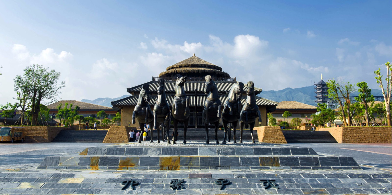 相约七夕周式集体婚礼秀及开笔入学礼在岐山周原景区举行