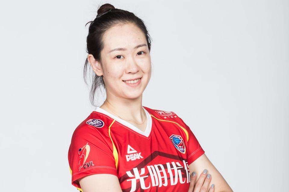 只是,在当时,中国女排的二传竞争太过激烈,除了有魏秋月外,浙江女排的