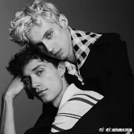 戳爷troye sivan与男友jacob 快来吃糖"