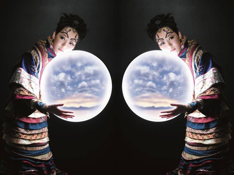 改名前她两登春晚,假唱出尽洋相,与富豪老公相识90分钟闪婚!