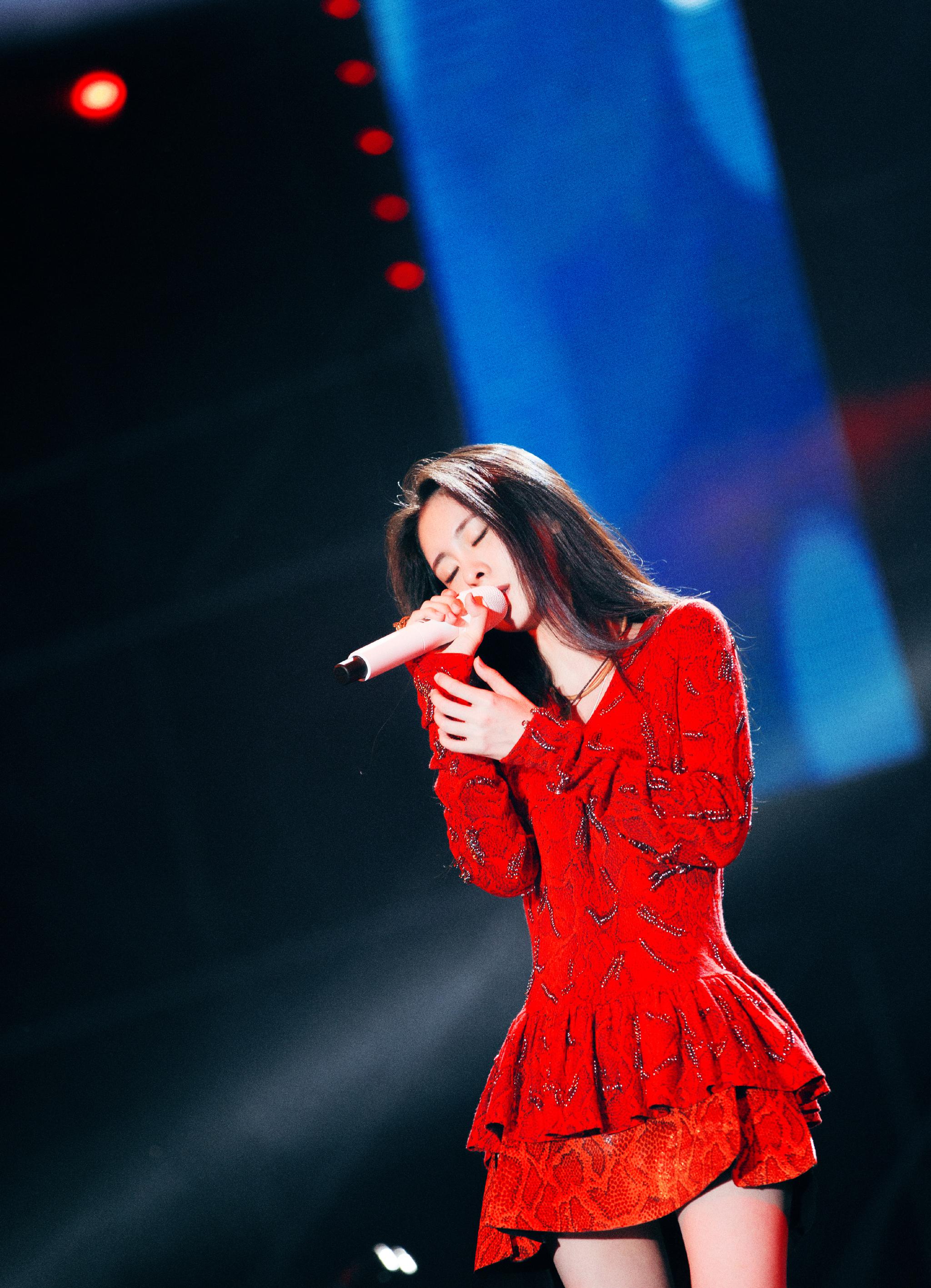 2/ 9听完总裁@张碧晨_ 在长江国际音乐节的live现场,你是不是也跟室室