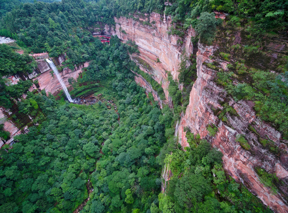 鸟瞰江津区四面山核心景区震撼的丹霞地貌"土地神岩"|江津区|四面山|