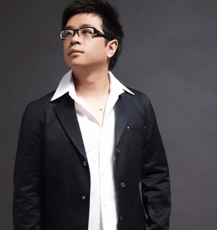 32岁爆红,一首歌赚亿元,当红时比刀郎还红,今成大叔无人识