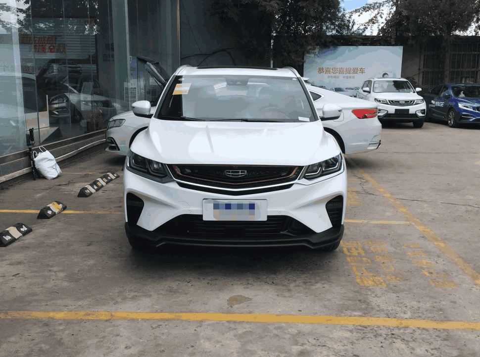 首台吉利缤越白色实车到店, 配四出排气管7.9秒破百,售价意外曝光