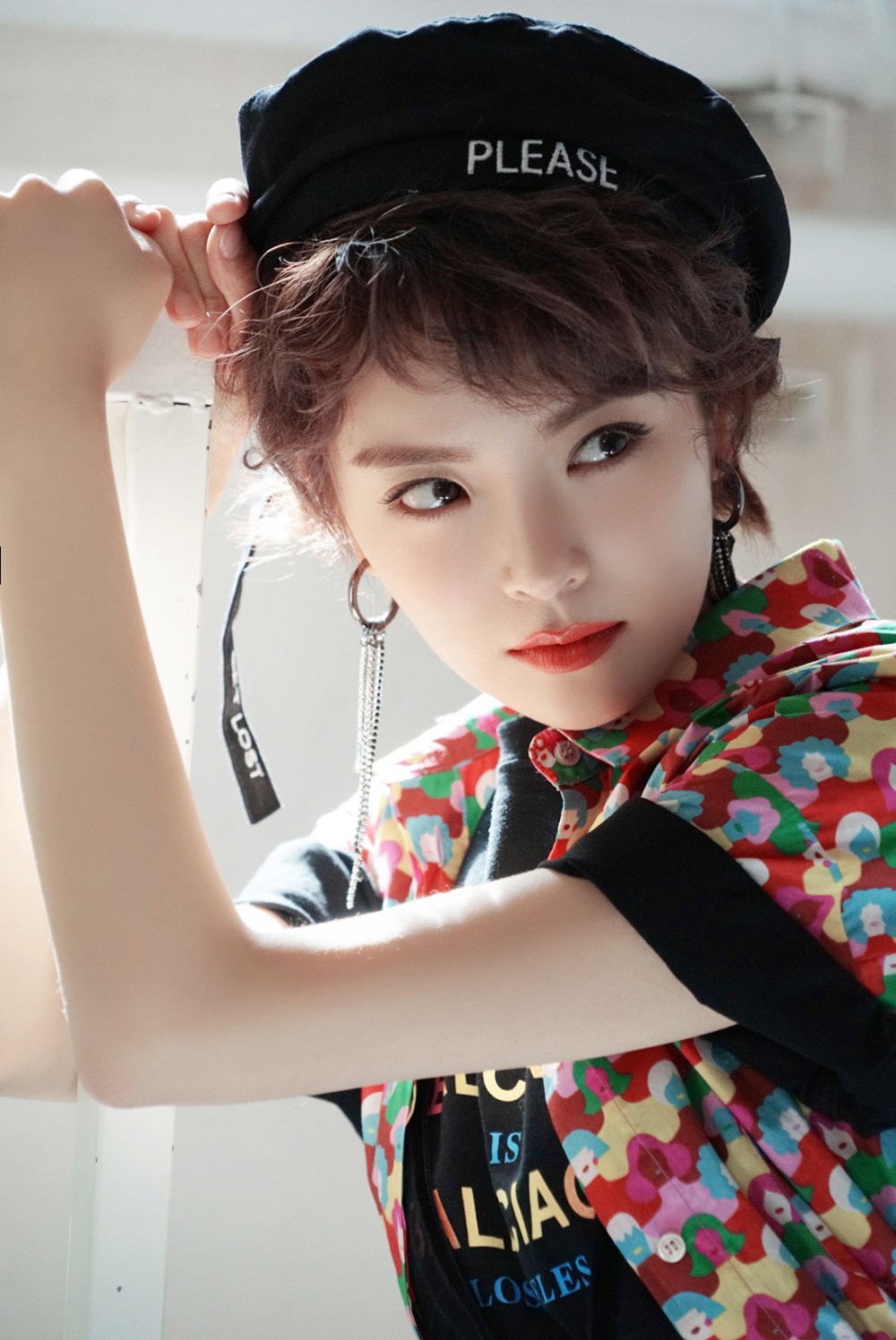 种丹妮夏日写真曝光 复古时尚变身摩登少女