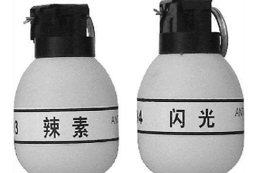 手榴弹除了在战场上发挥作用外,到了近代,手榴弹还可用于燃烧照明,灭