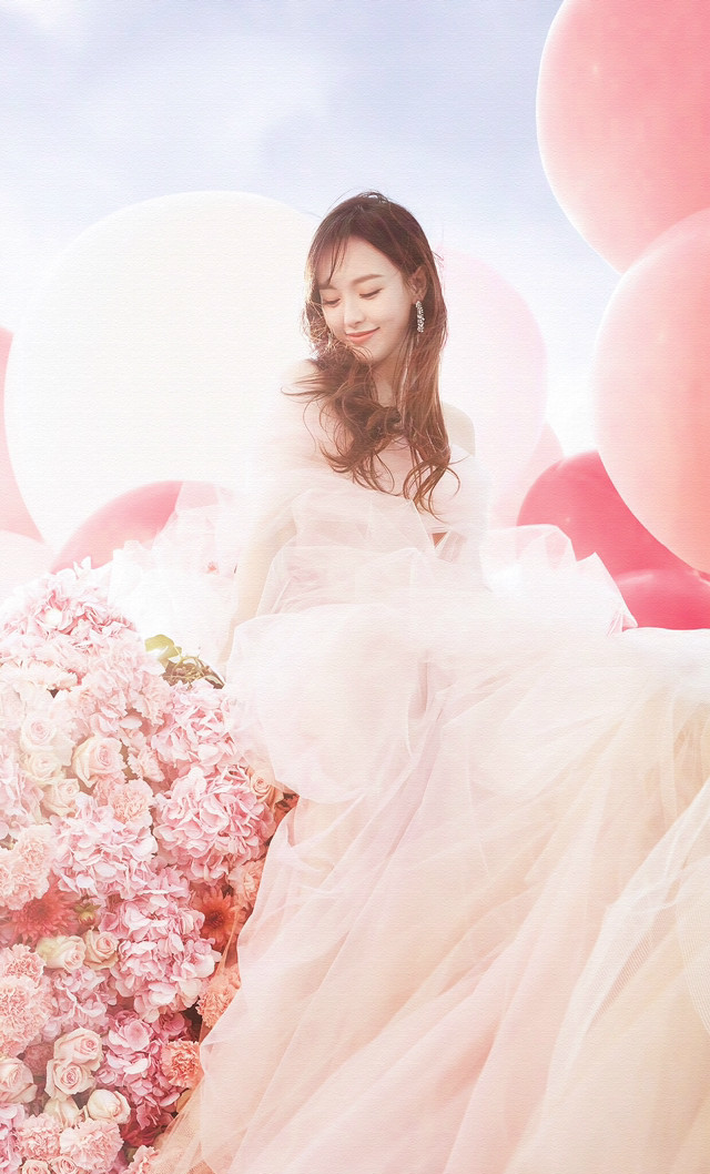 唐嫣壁纸,身披轻纱,头戴王冠,丛林中的精灵