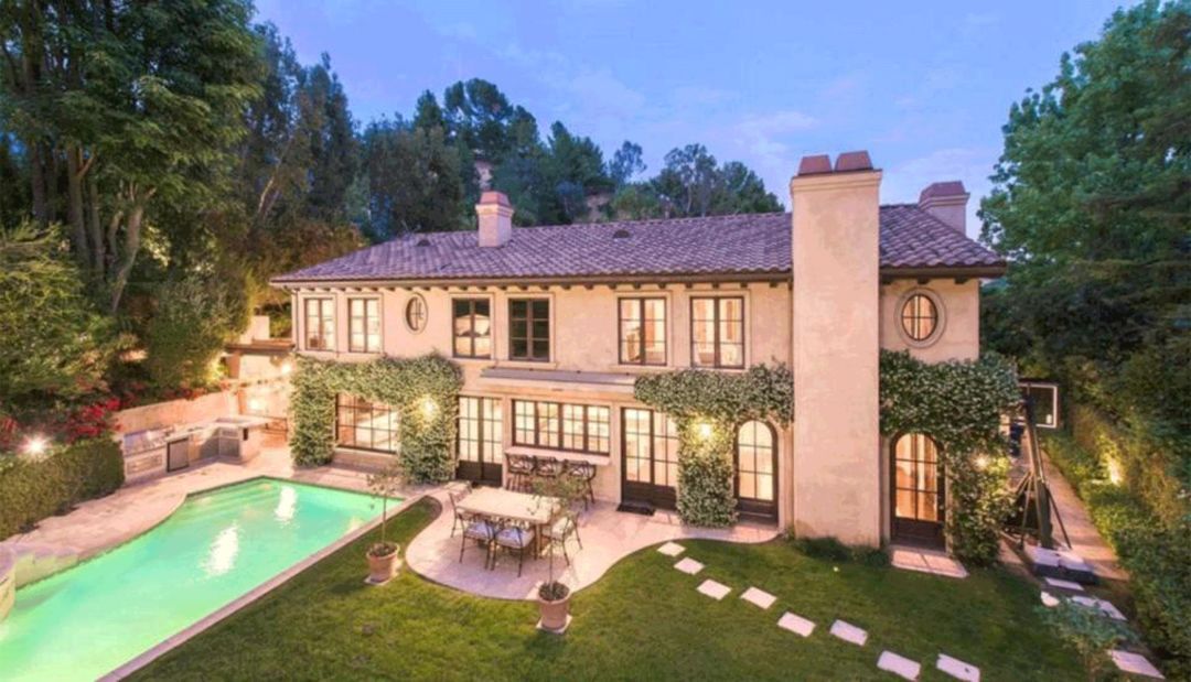 金卡戴珊的亿元新豪宅 | 厕所比卧室还要多,游乐场,篮球场