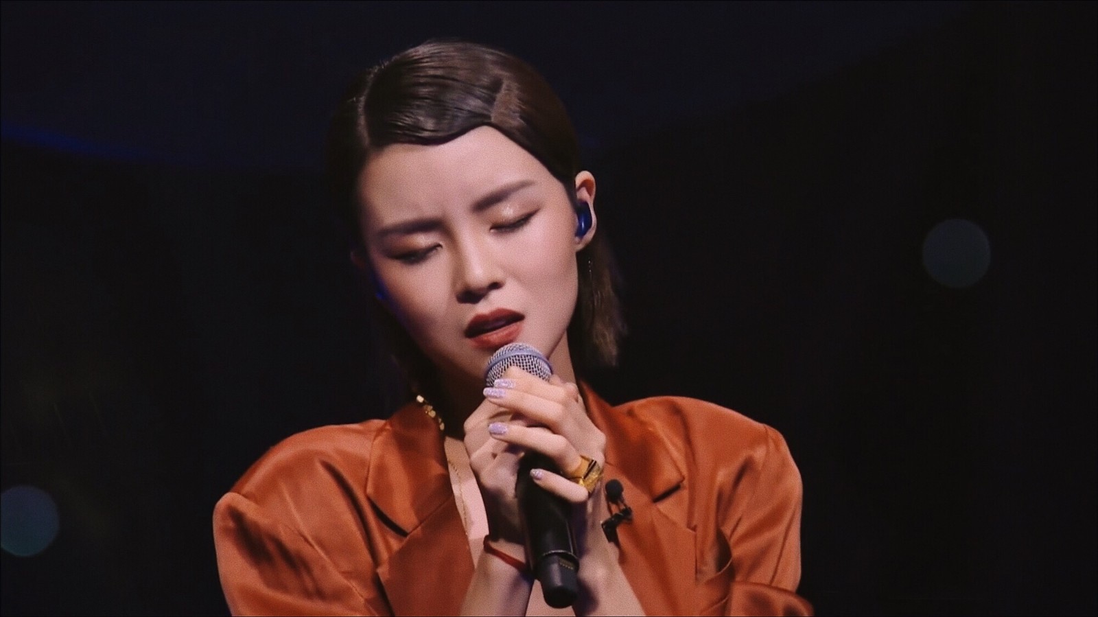 张婉清对唱舞台顺利毕业 音乐热爱永不止息