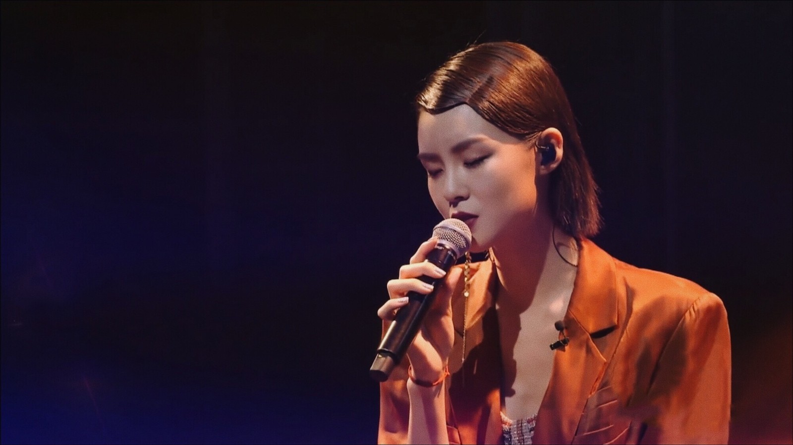 张婉清对唱舞台顺利毕业 音乐热爱永不止息