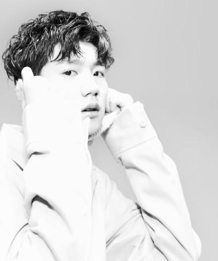 易烊千玺|卷毛|发型_新浪新闻