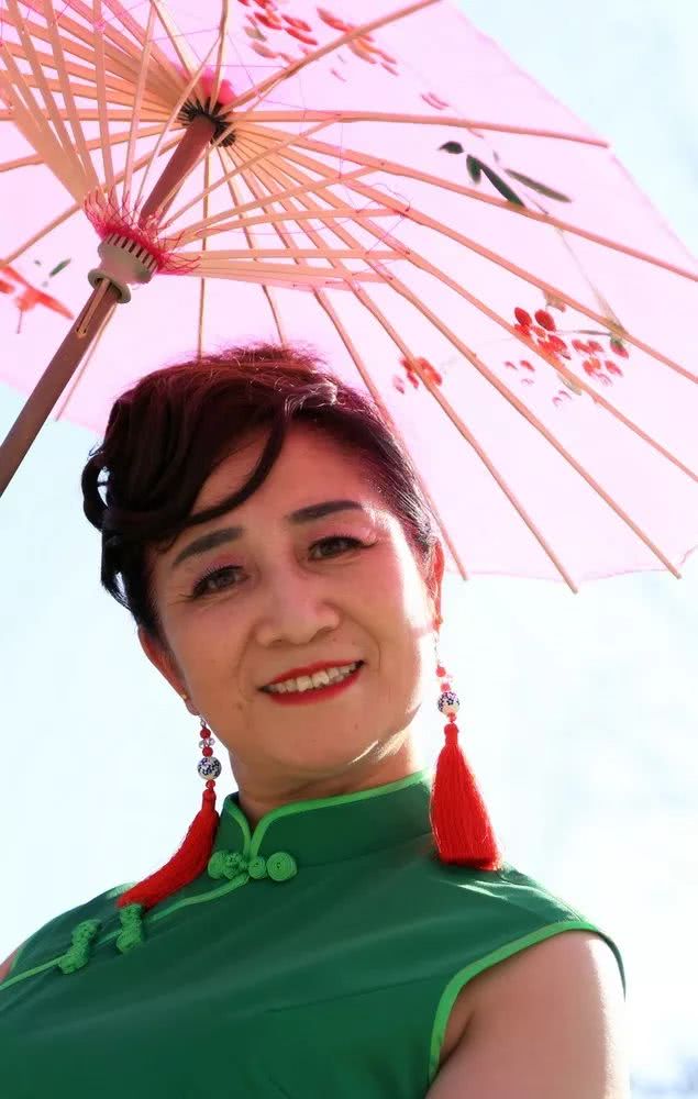 旗袍美女固原春天的靓丽风景