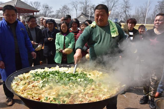 河南一村莊千人免費吃大燴菜,吃完才算過完年|燴菜|河南|村民_新浪新