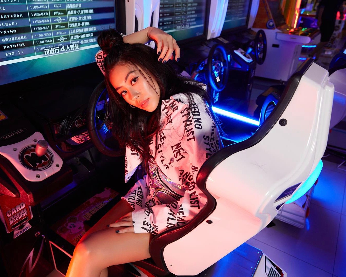 独立音乐人蔡诗芸时尚大片曝光 初夏电玩城开撩