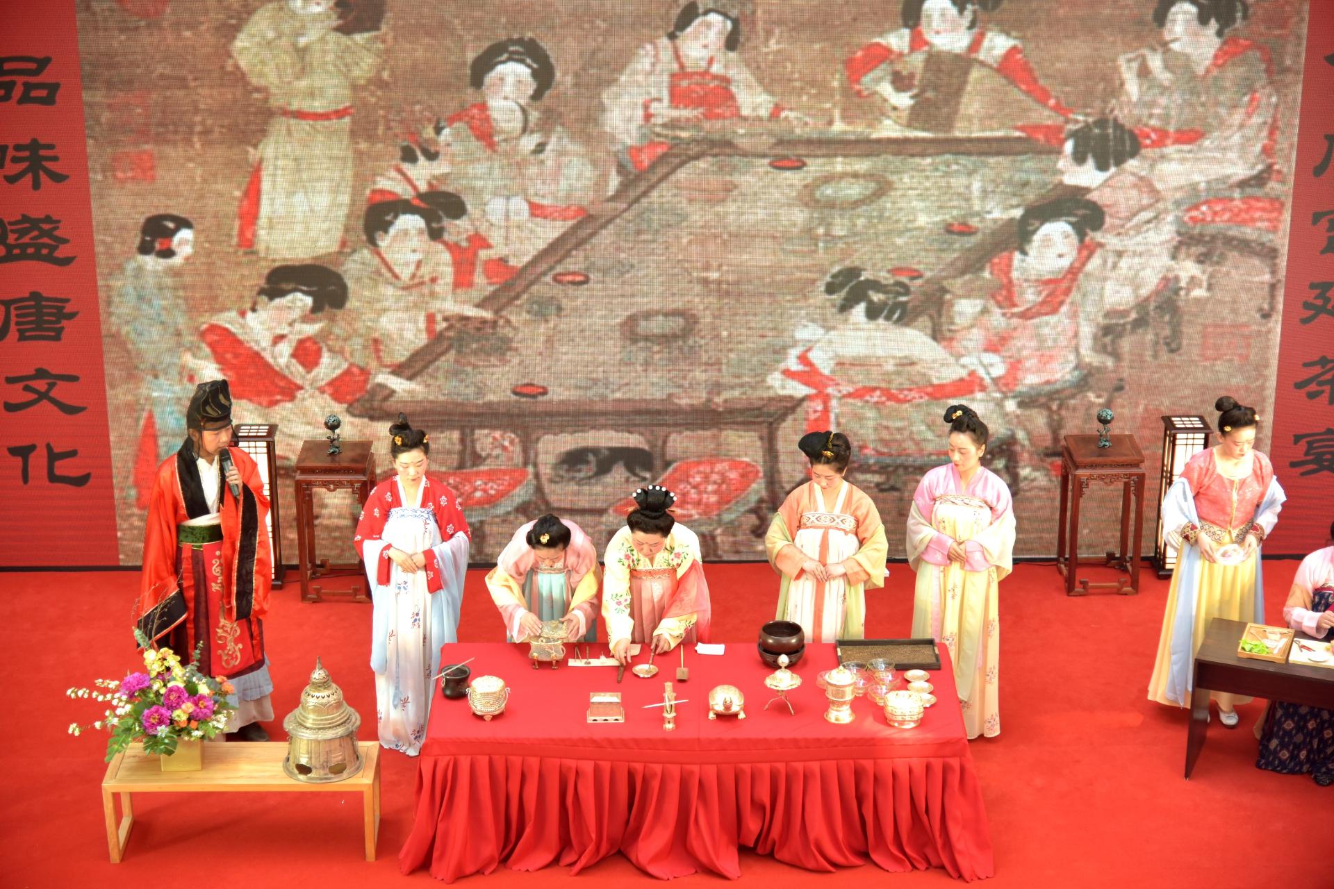 仿唐宫廷茶宴西安上演为西北国际茶城添丽添彩
