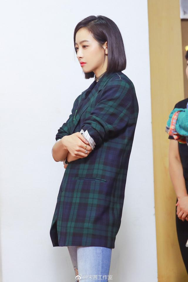 31岁宋茜变化真大,剪齐肩短发嫩回19岁,网友:这