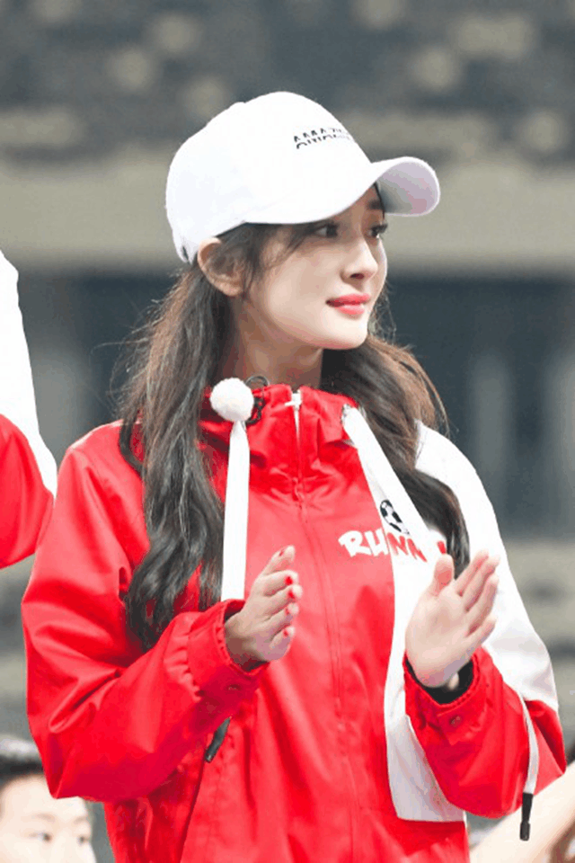 奔跑吧本期一个镜头证明杨幂身材有多好甩baby九条街