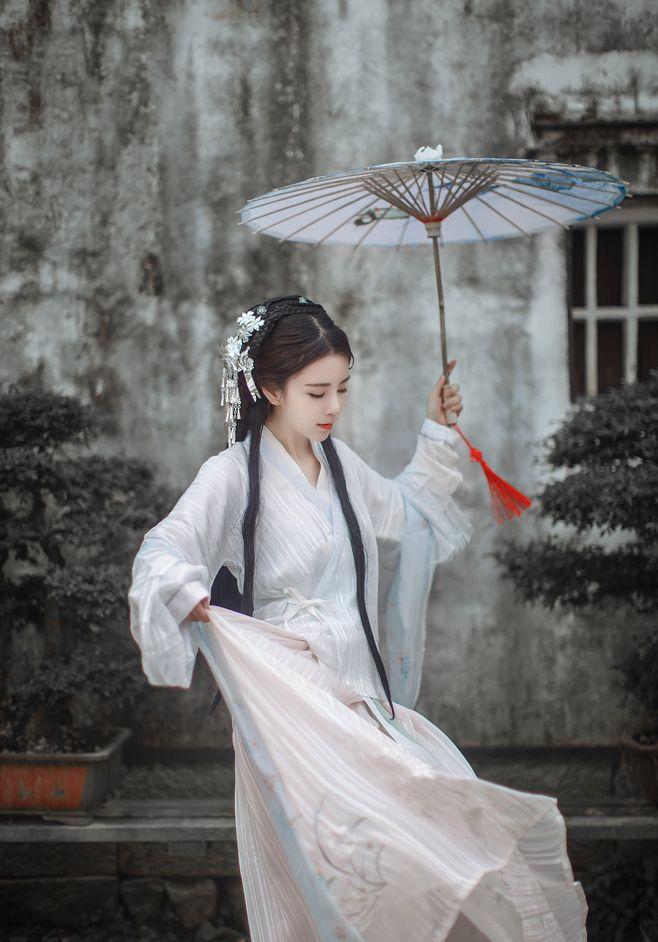 古风美女之油纸伞的忧伤